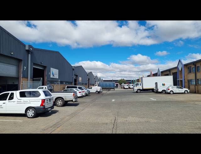 1,087M² WAREHOUSE TO LET IN JET PARK